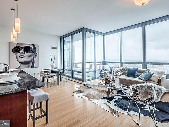 4th image of 2101 Market St Unit 4001