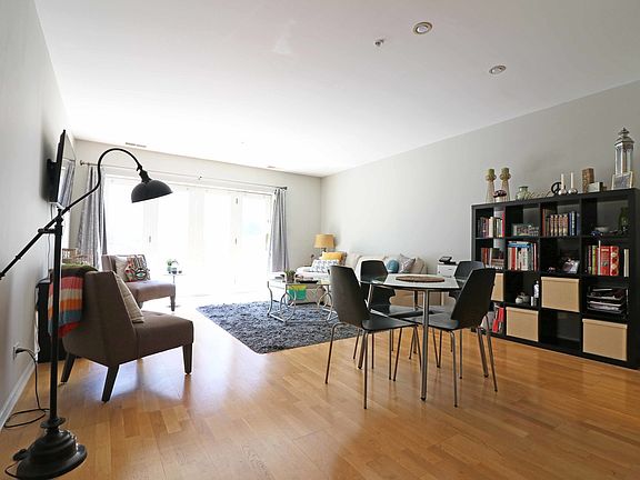 5th image of 1319 Chicago Ave APT 102