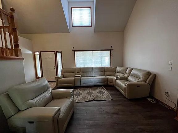 3rd image of 3220 S Woodlawn Dr