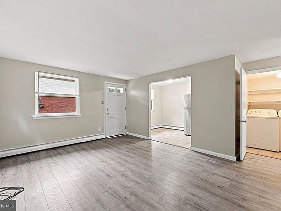3rd image of 2626-32 Parkside Ter