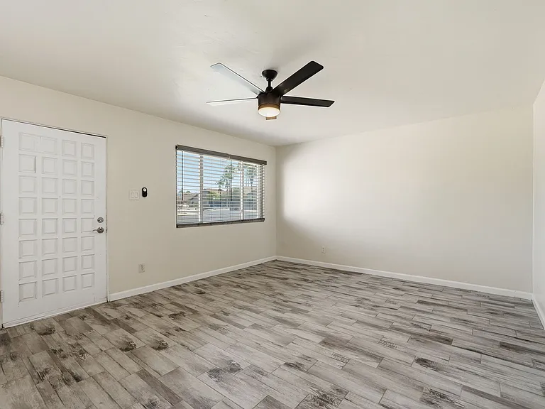 209 E McMurray Blvd — Photo 5