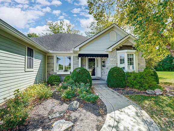 3rd image of 1361 Essex Ct