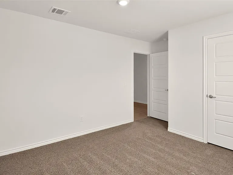 7221 Mayplace Dr — Photo 4