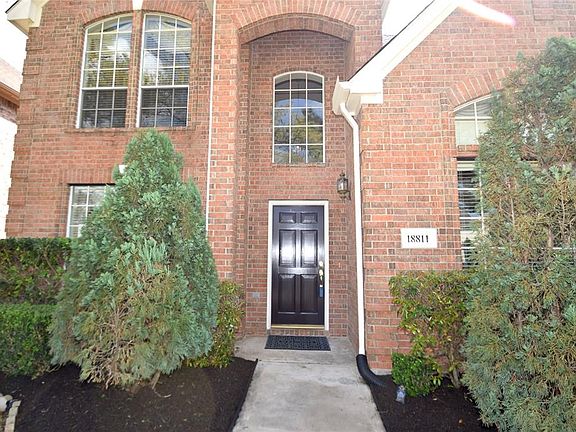 2nd image of 18811 Amesbury Manor Ln