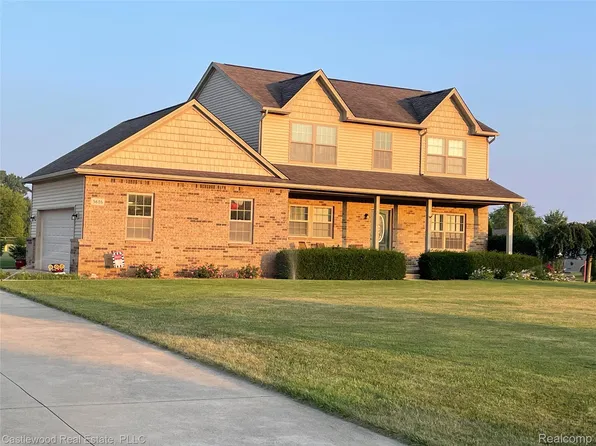 5616 Jada Dr, Highland, MI 48356