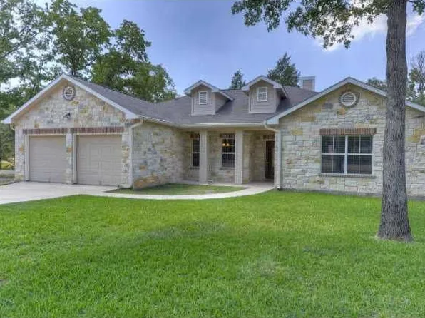 145 Moon Mist Dr, Bastrop, TX 78602