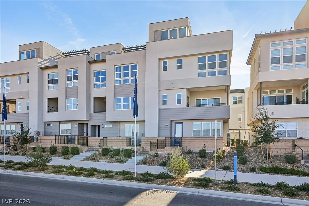 4 bed, 3.5 bath, 2364 sqft, $3,000 — Photo 3