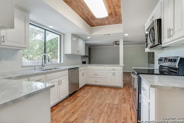 4 bed, 2.5 bath, 2251 sqft, $2,545 — Photo 2