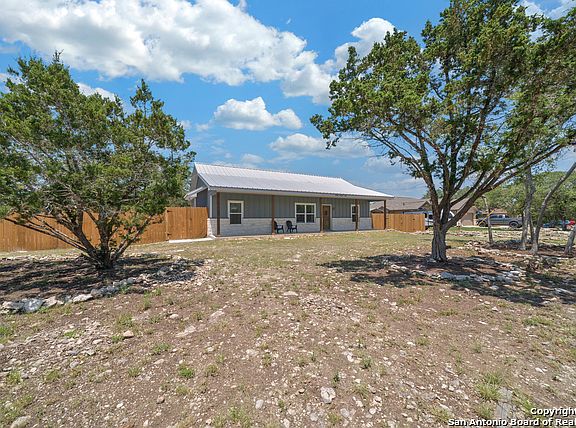 4th image of 986 Mimosa Ct