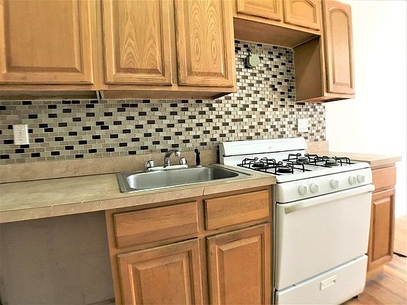 2nd image of 133 Wyckoff Ave APT 3F