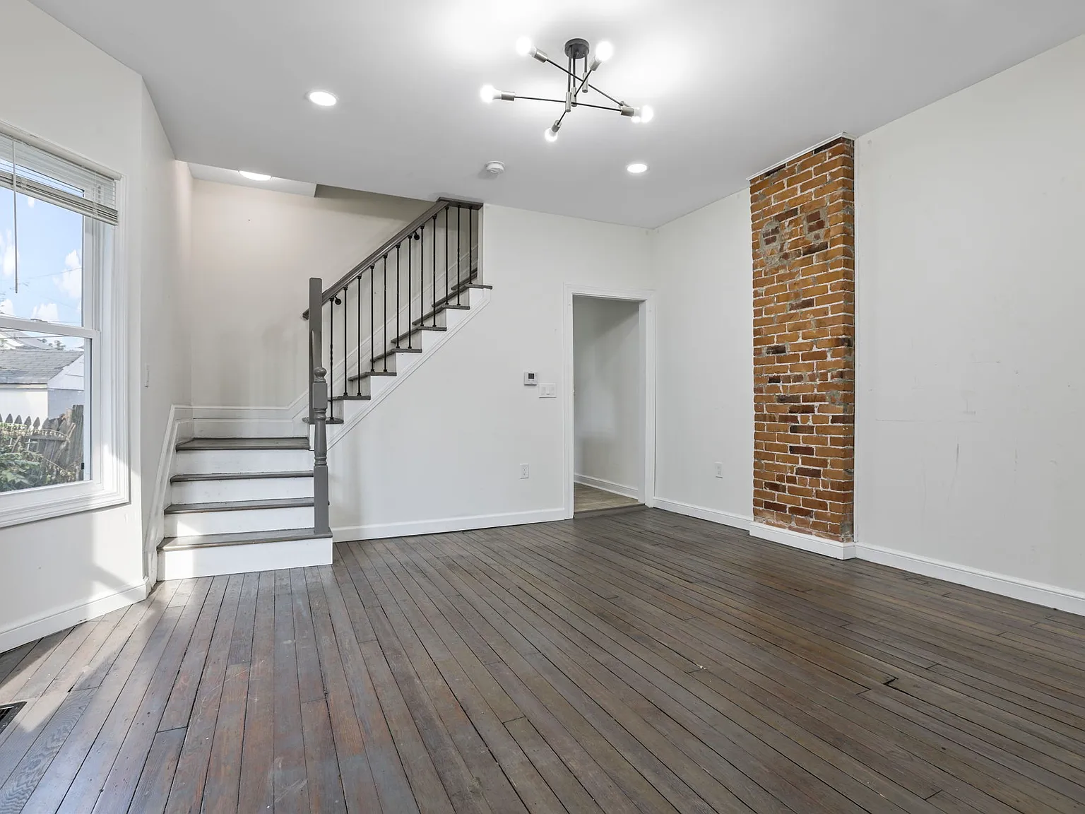 189 Avondale Ave — Photo 3
