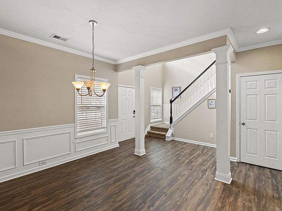 3rd image of 908 Winding Oak Trl