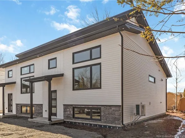 84 Twin Oaks Dr, Moncton, NB E1G 0L8