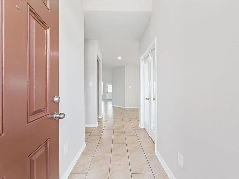 2707 Golden Hills Ct — Photo 3