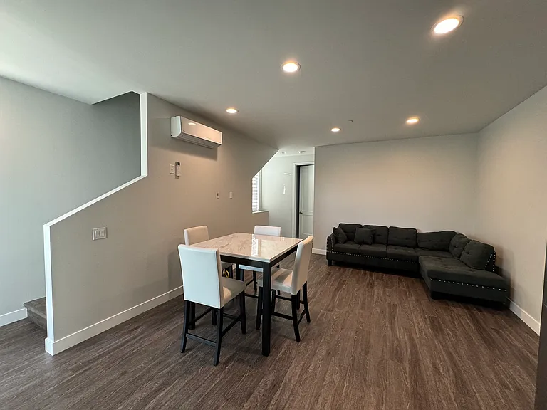 1298 W 37th St #2 — Photo 11
