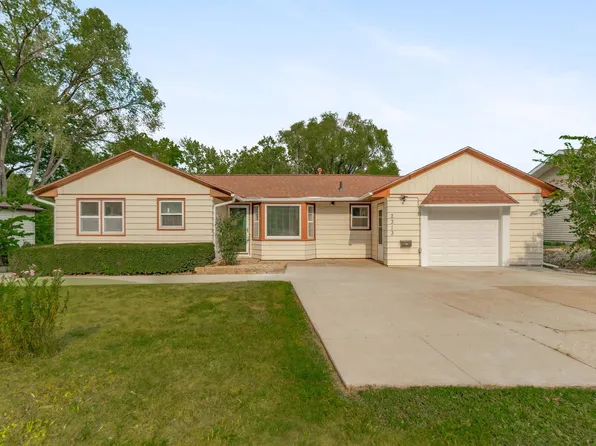 2313 W 8th St, Waterloo, IA 50702