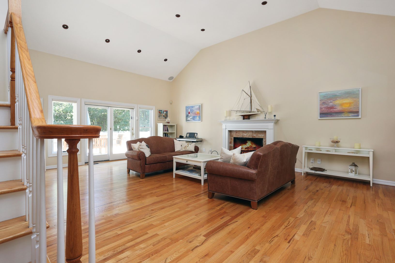  Expansive Living Room 