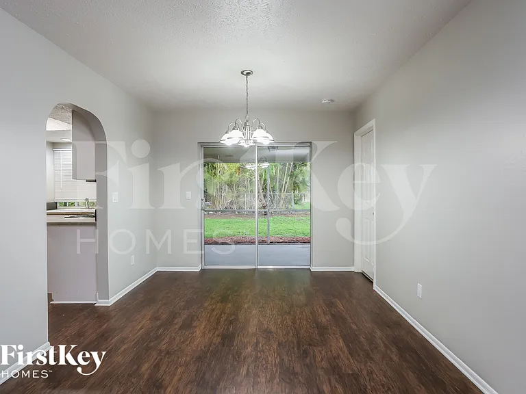 3423 SE 8th Pl — Photo 5