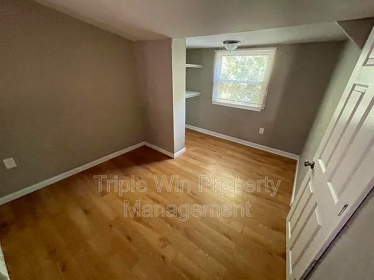 4831 Oldenburg Ave — Photo 15