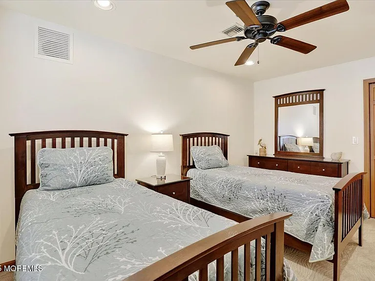 8 Ortley Ave — Photo 36