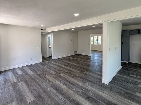 4th image of 5678 Surrey Ln