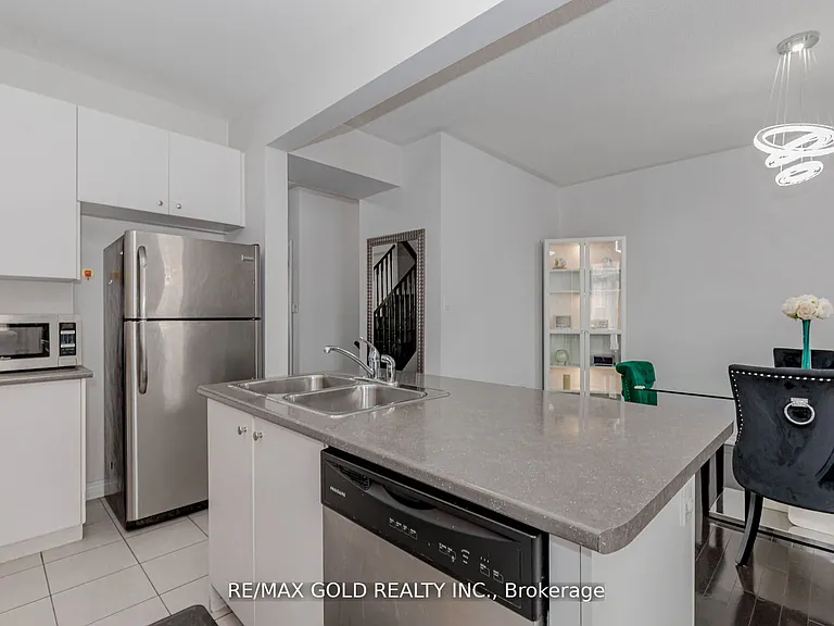 39 Chesterwood Cres — Photo 18