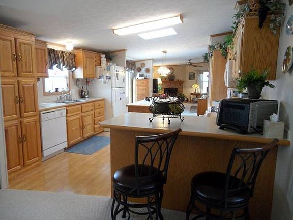Kitchen w/bar