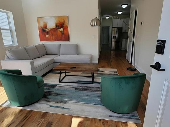 3rd image of 109 Saint Johns Ave