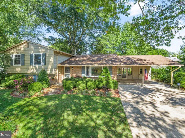 2403 Arrow Park Dr, Alexandria, VA 22306