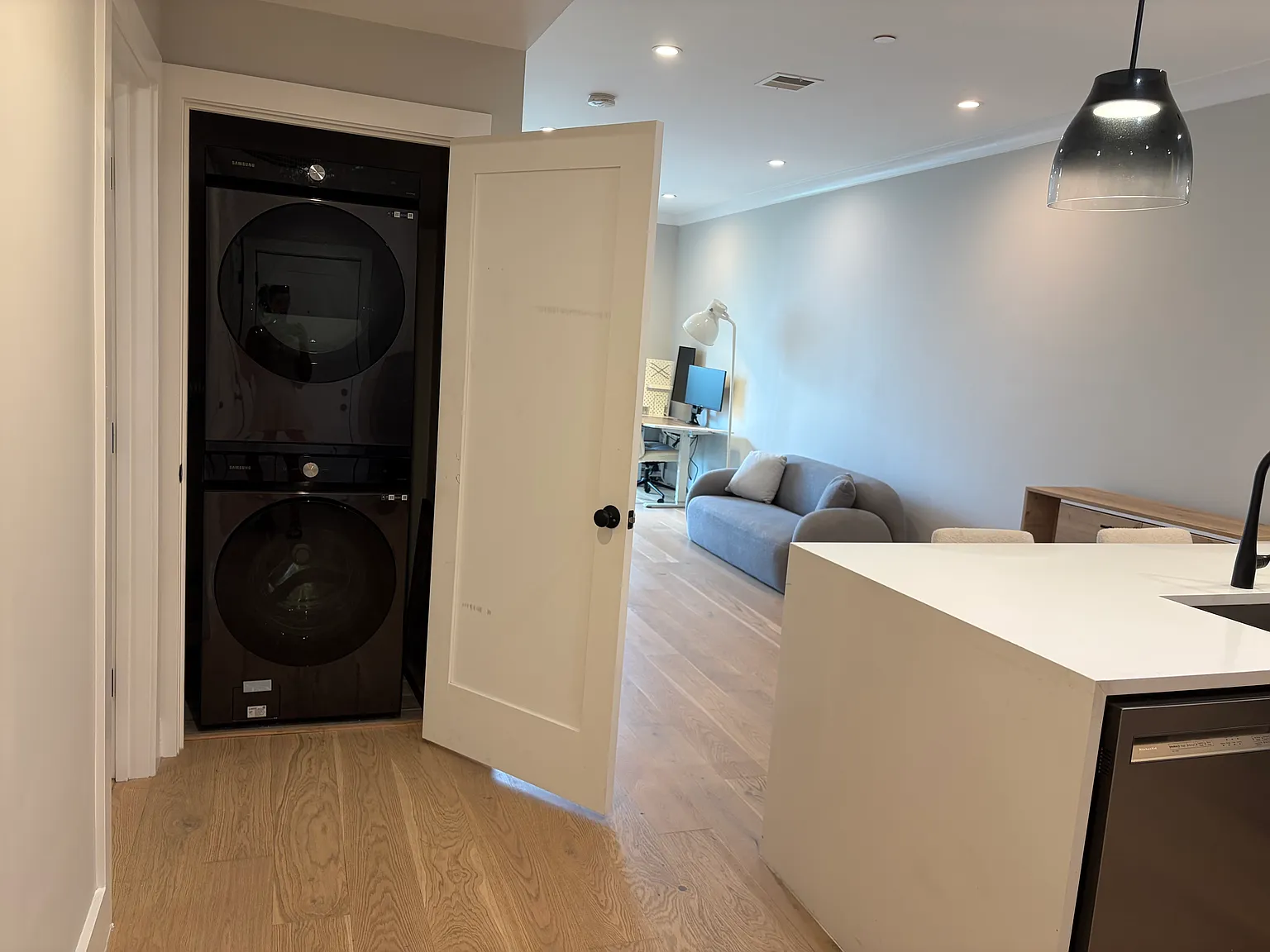 1 bed, 742 sqft, $3,350 — Photo 4
