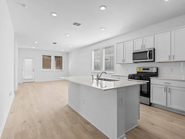 305 Brooks Ranch Dr — Photo 12