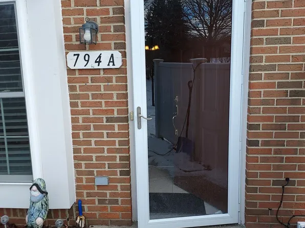 794 Amberly Dr #A, Waterford, MI 48328