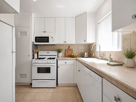 2nd image of 501-507 1/2 Avondale Ave #13010