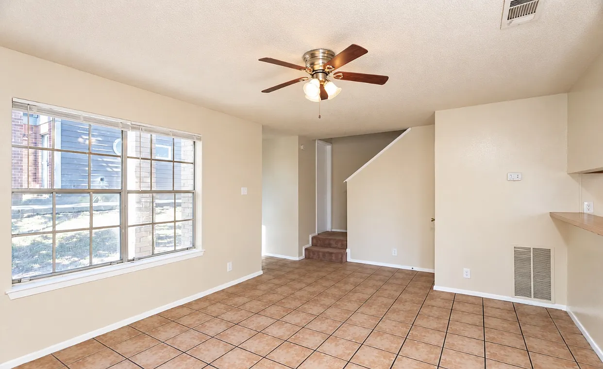 2 bed, 2.5 bath, 1023 sqft, $1,295 — Photo 2