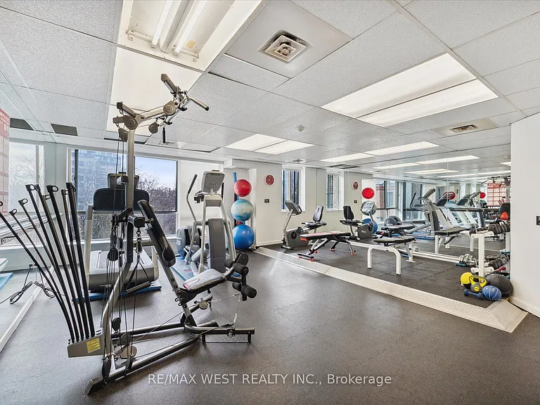 225 Davenport Rd #503 — Photo 20
