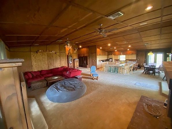 6125 White Rd