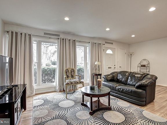 4th image of 4700 Parkman Ct