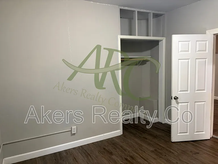 1610 W 18th St — Photo 5