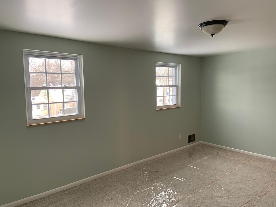 WINDOWS IN MASTER BEDROOM WITH VIEW OF FRONT GRASS YARD, 
DRIVEWAY AND PAT BUS STOP