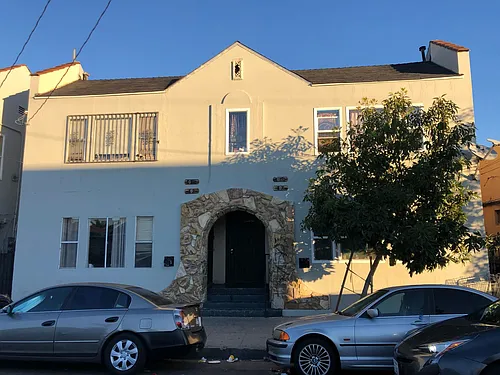 807 W 43rd St Photo 1