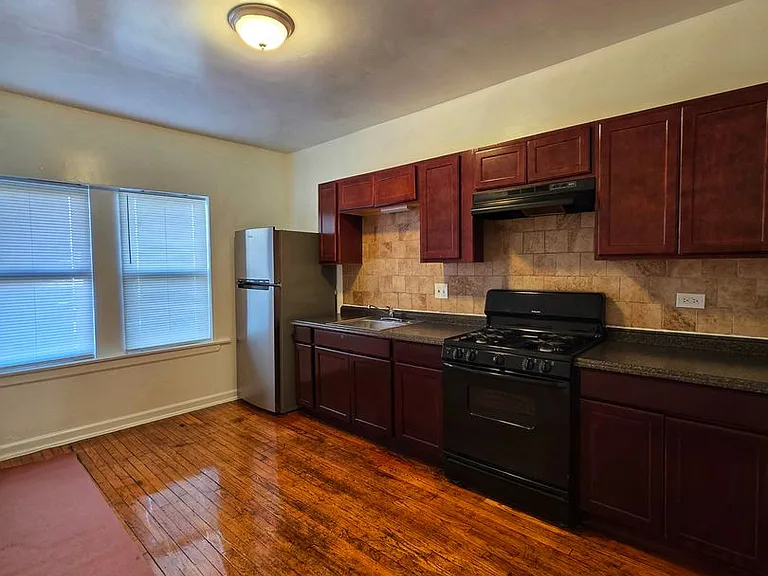 6355 S California Ave — Photo 3