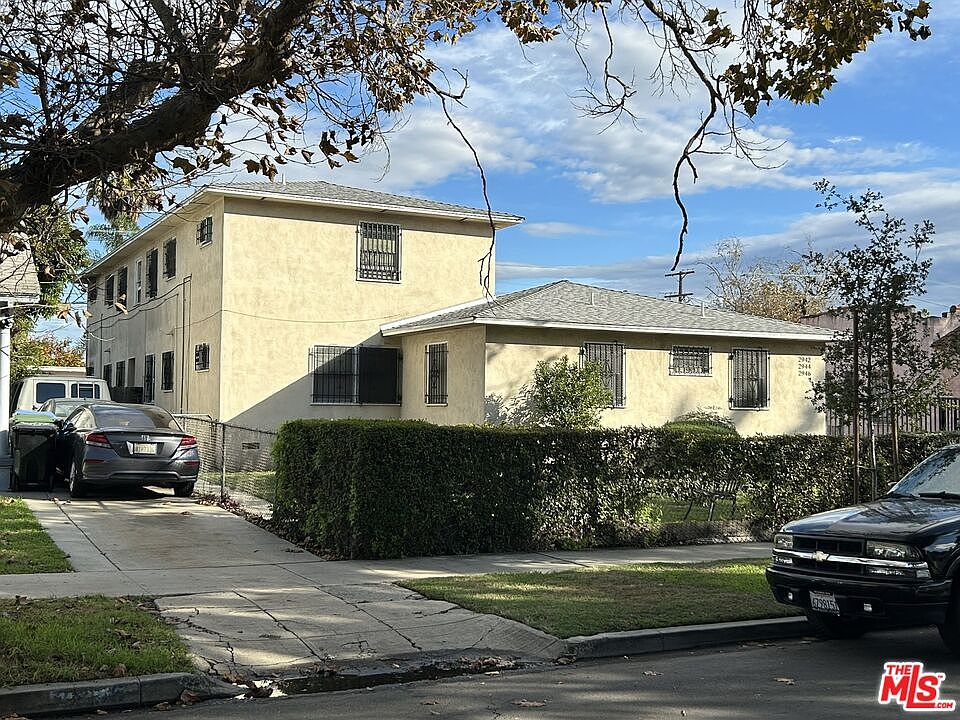 1st image of 2942 Edgehill Dr