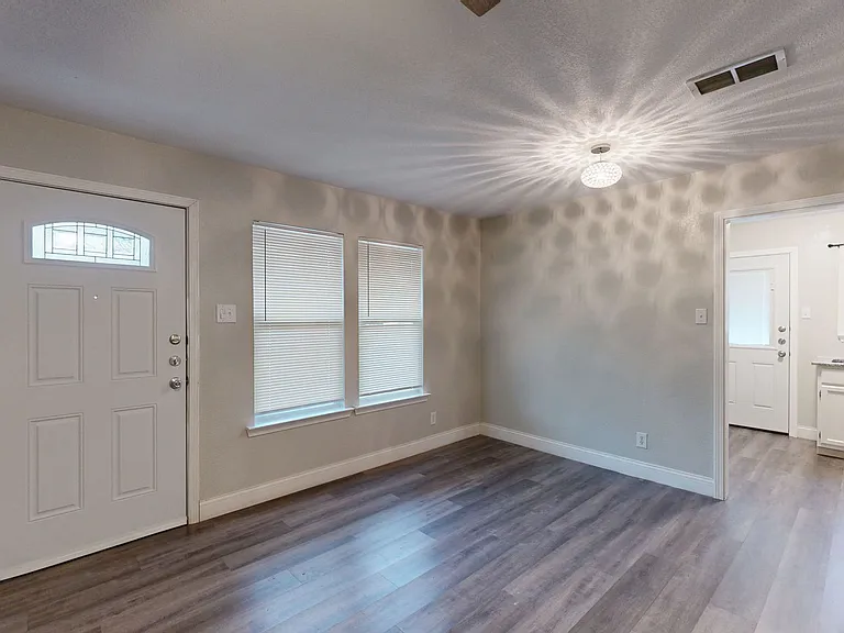 906 Estelle Ave — Photo 16