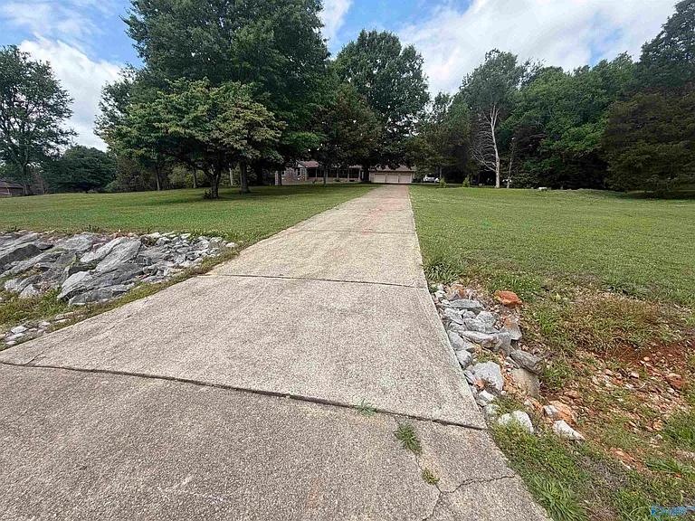 102 Huntington Ridge Rd — Photo 2