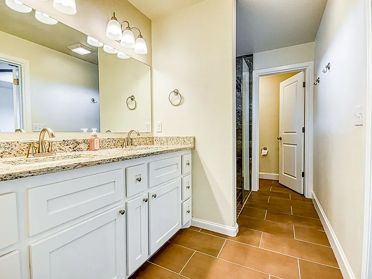 3100 Pebble Pond Dr — Photo 28