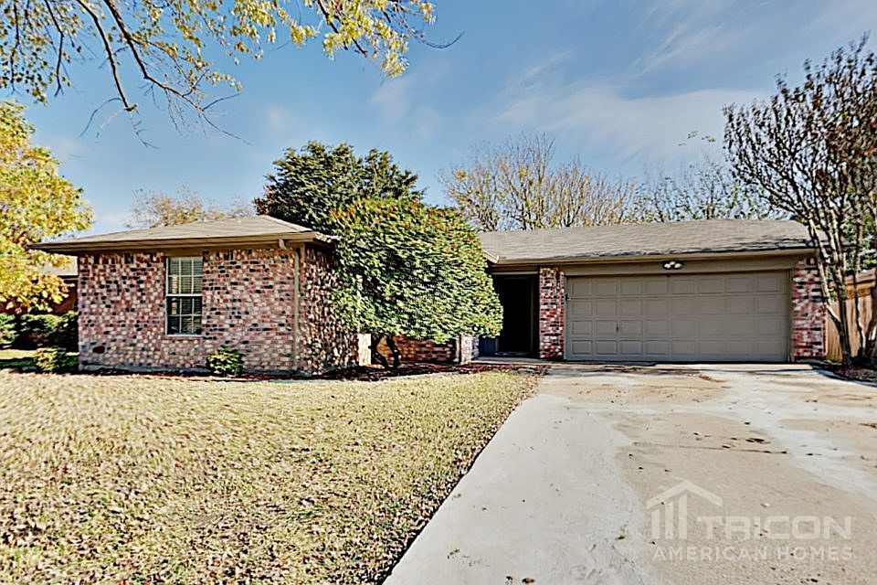 1st image of 629 S Waxahachie St