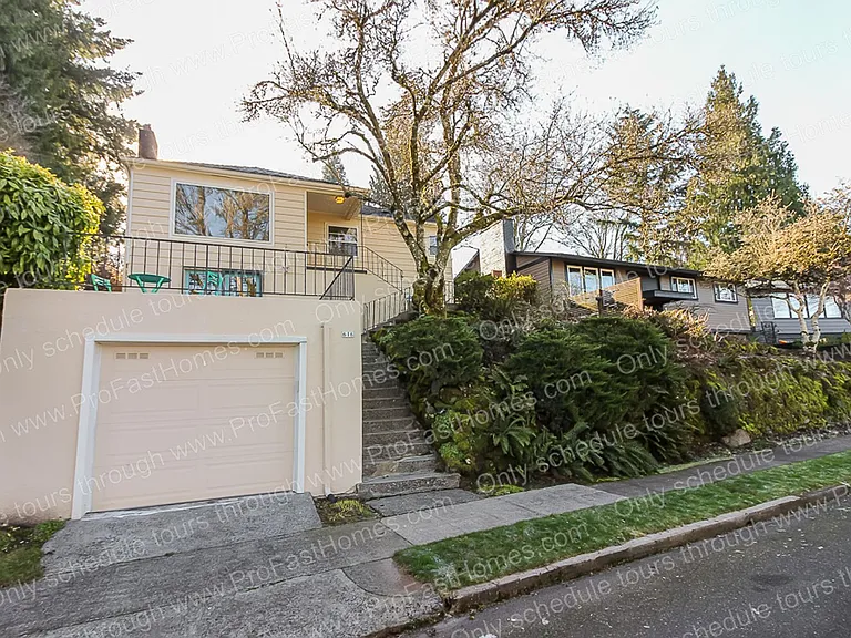 616 SW Moss St — Photo 3