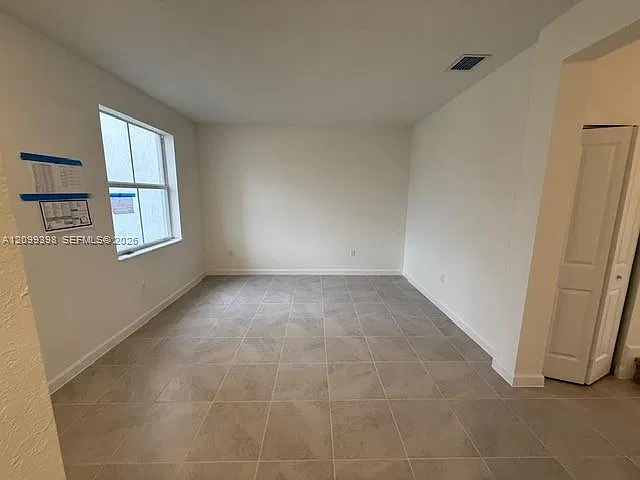 3 bed, 2.5 bath, 1489 sqft, $2,390 — Photo 2