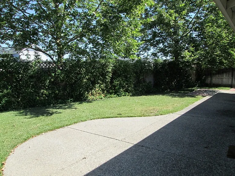 240 Windrose Ct — Photo 2