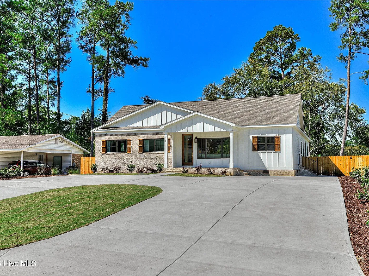 4 bed, 4.0 bath, 2151 sqft, $4,000 — Photo 4